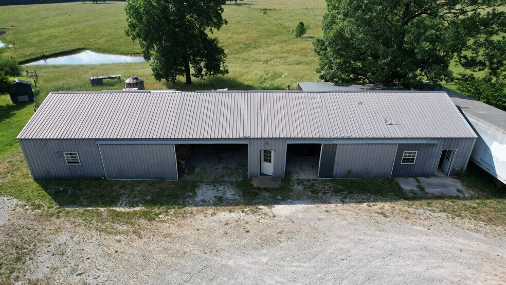 More Photos Of 3555 Summertown Hwy, Summertown General Retail For Sale