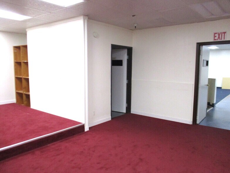More Photos Of 9900-9904 S Central Ave, Los Angeles Schools For Lease