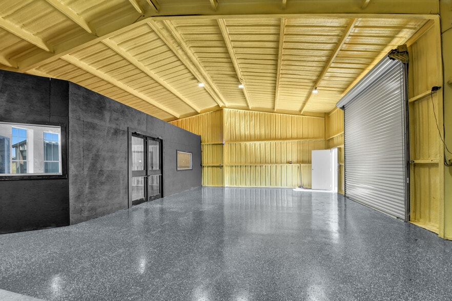 More Photos Of 5989 N FM 51, Weatherford Showroom For Sale