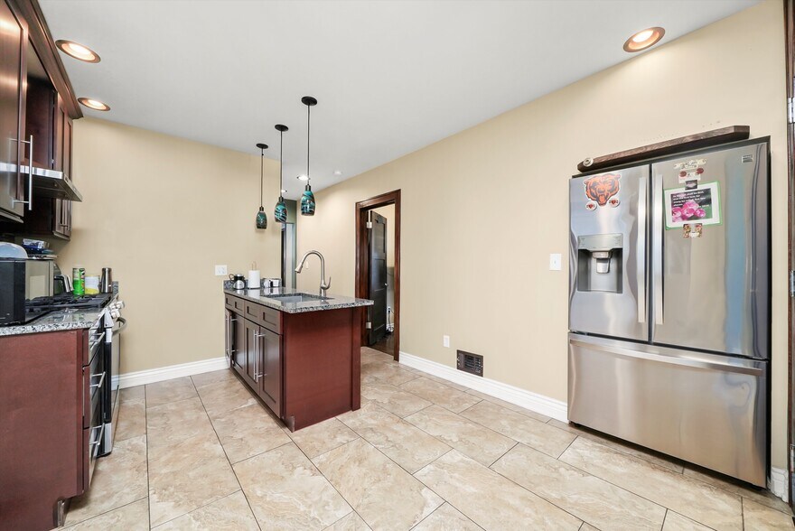 More Photos Of 6933 S Washtenaw Ave, Chicago Multifamily For Sale