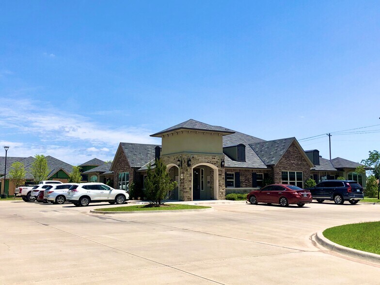 More Photos Of 3401 W Rock Creek Rd, Norman Office For Lease