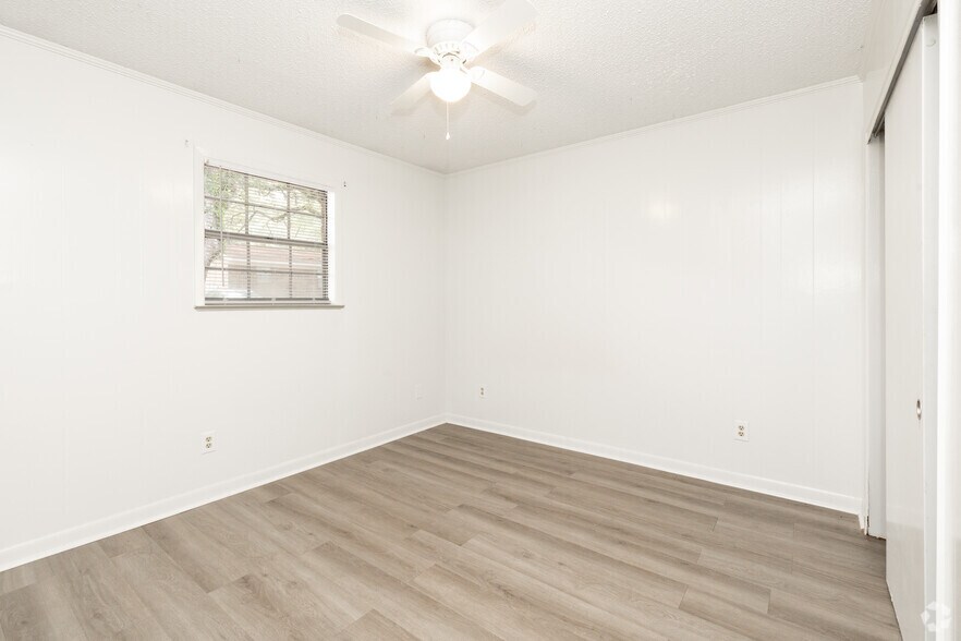 More Photos Of 8640 Jernigan Rd, Pensacola Apartments For Sale