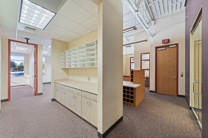 More Photos Of 12950 Country Pky, San Antonio Office For Lease