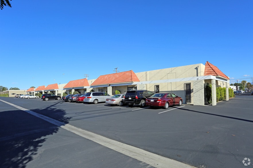 More Photos Of 3615-3633 W Warner Ave, Santa Ana Warehouse For Lease