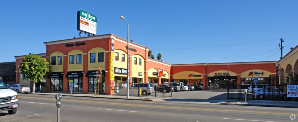 More Photos Of 210 N Western Ave, Los Angeles Storefront For Lease