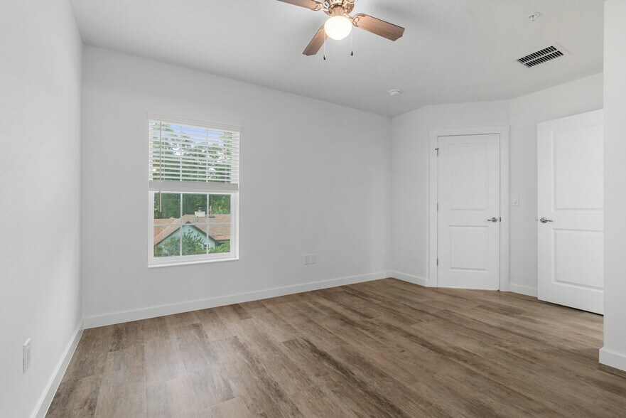 More Photos Of 2755 SE 17th St, Ocala Apartments For Sale