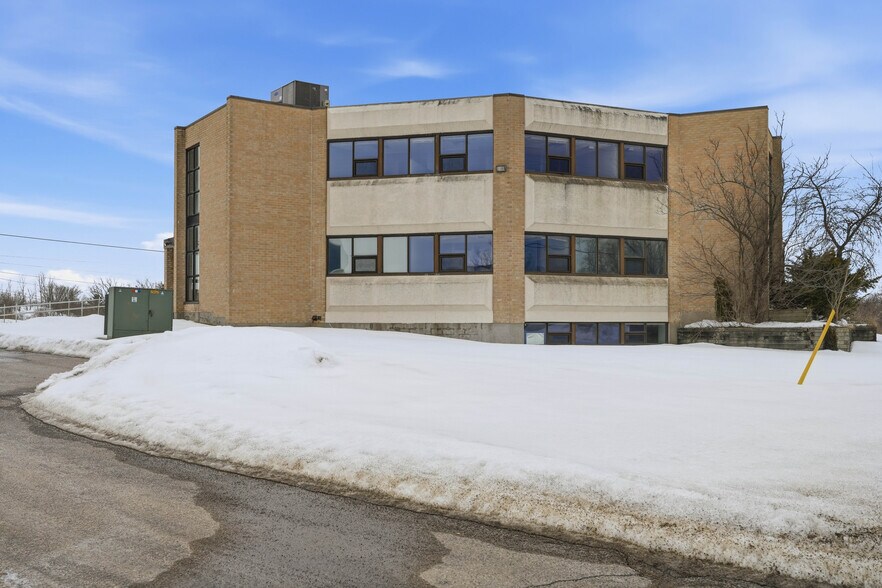 More Photos Of 149 N Murray St, Quinte West Office For Sale