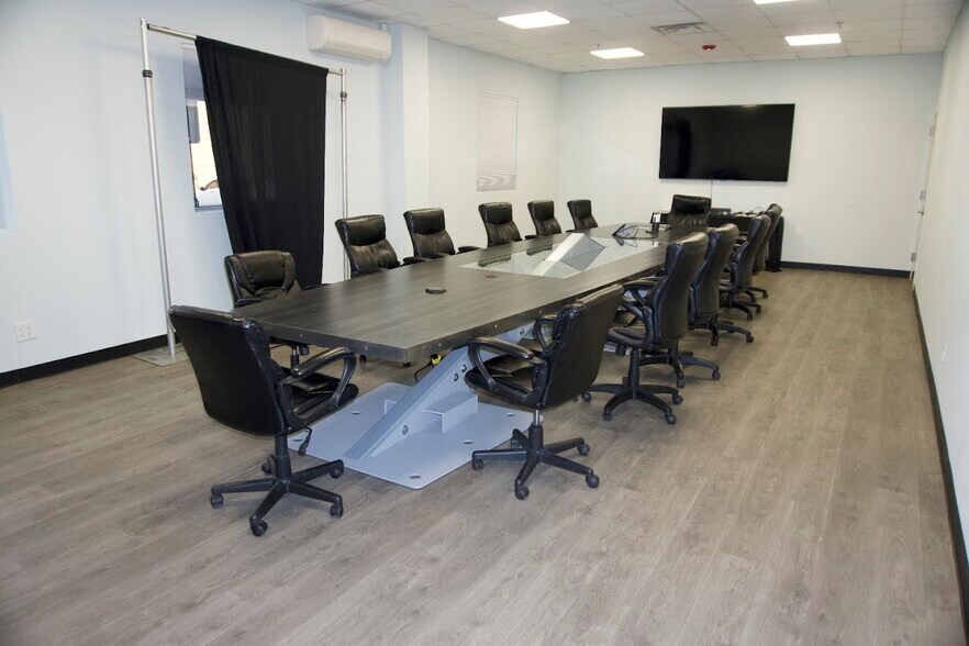 More Photos Of 110 Wilbur Pl, Bohemia Flex For Sale