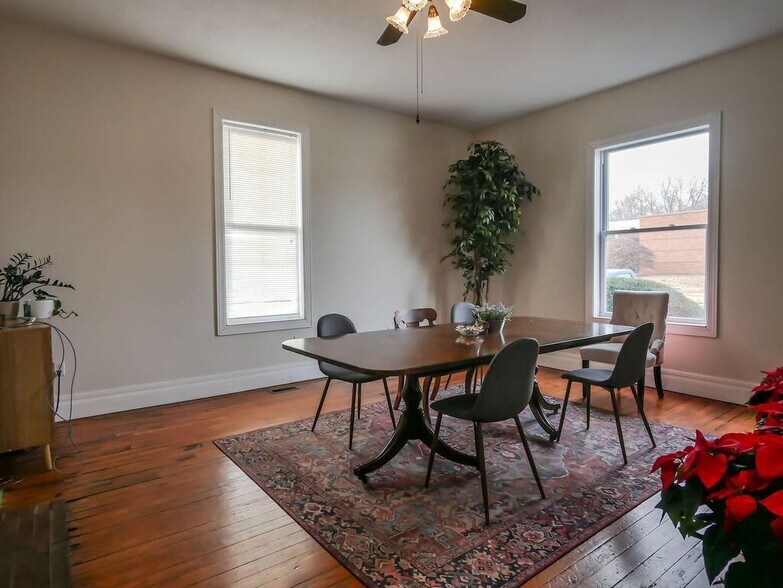 More Photos Of 203 W Washington Ave, Athens Freestanding For Sale