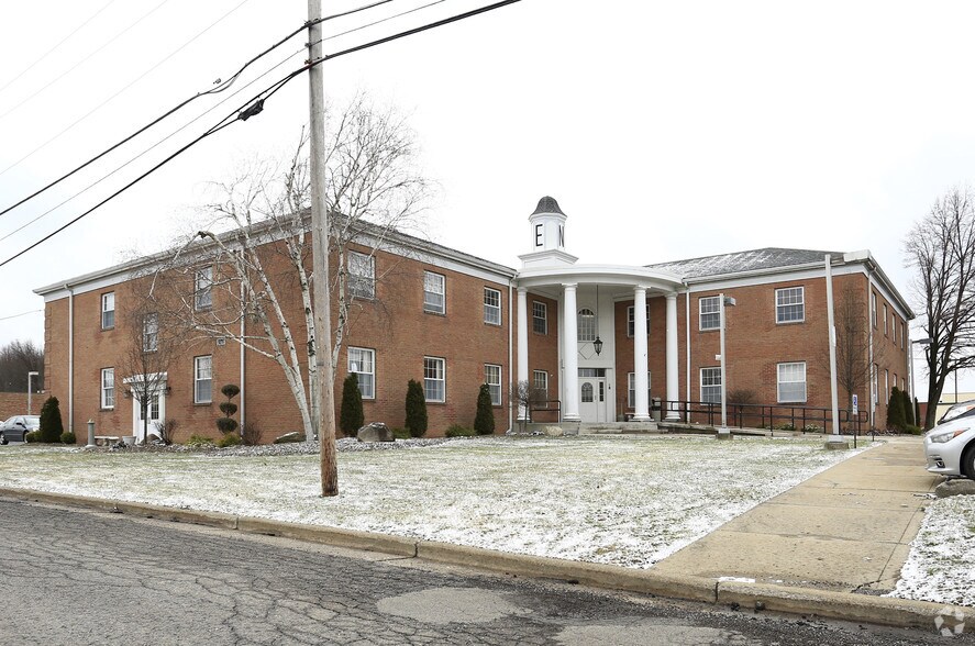 Primary Photo Of 5437 Mahoning Ave, Youngstown Loft Creative Space For Lease