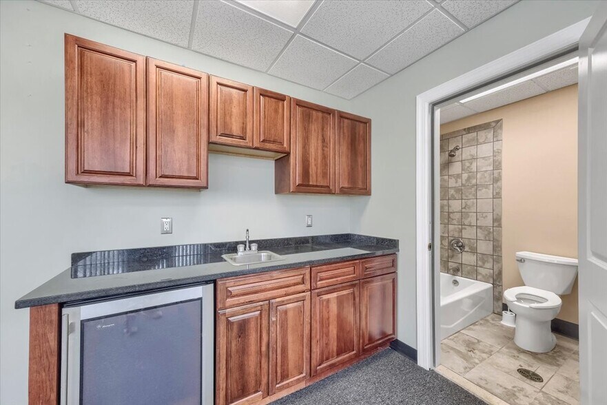 More Photos Of 8 Revolutionary Rd, Ossining Medical For Lease