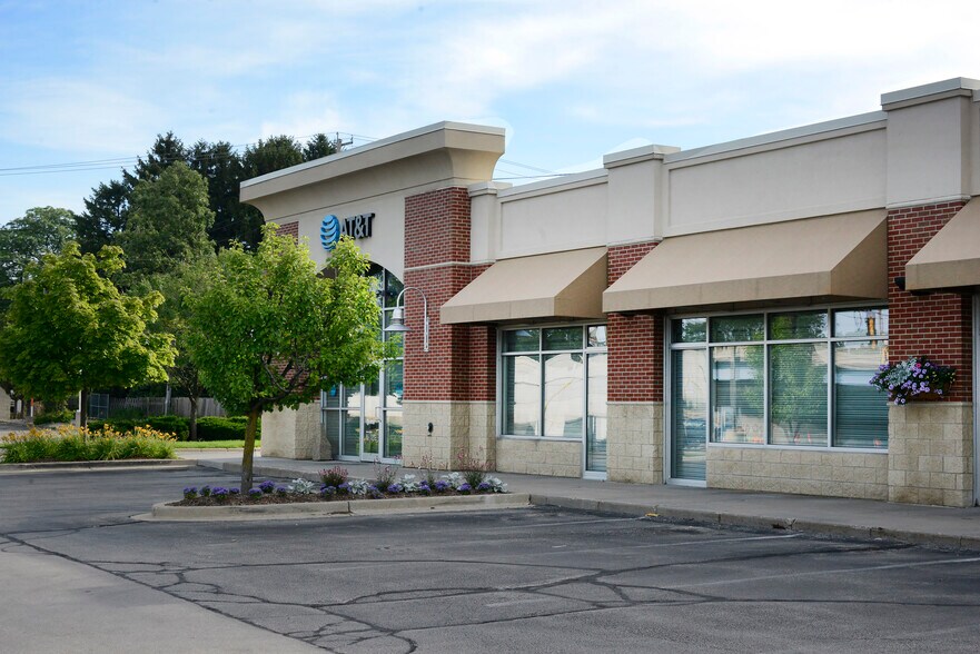 More Photos Of 6150 N Port Washington Rd, Glendale Unknown For Lease