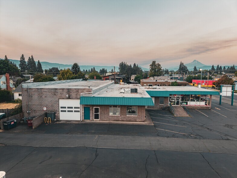 More Photos Of 1203 12th St, Hood River Showroom For Sale