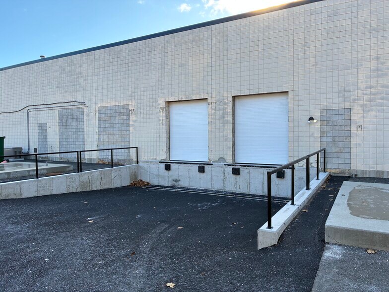 More Photos Of 144 Sturbridge Rd, Charlton Warehouse For Sale