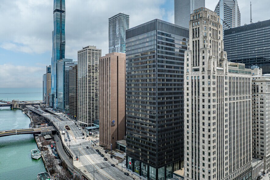 More Photos Of 111 E Wacker Dr, Chicago Office For Lease