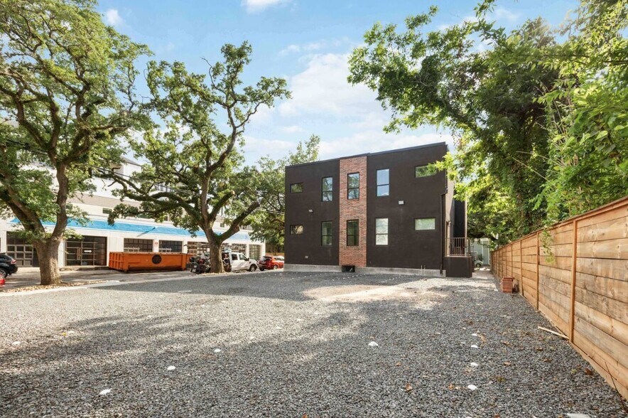 More Photos Of 214 Welch St, Houston Apartments For Sale
