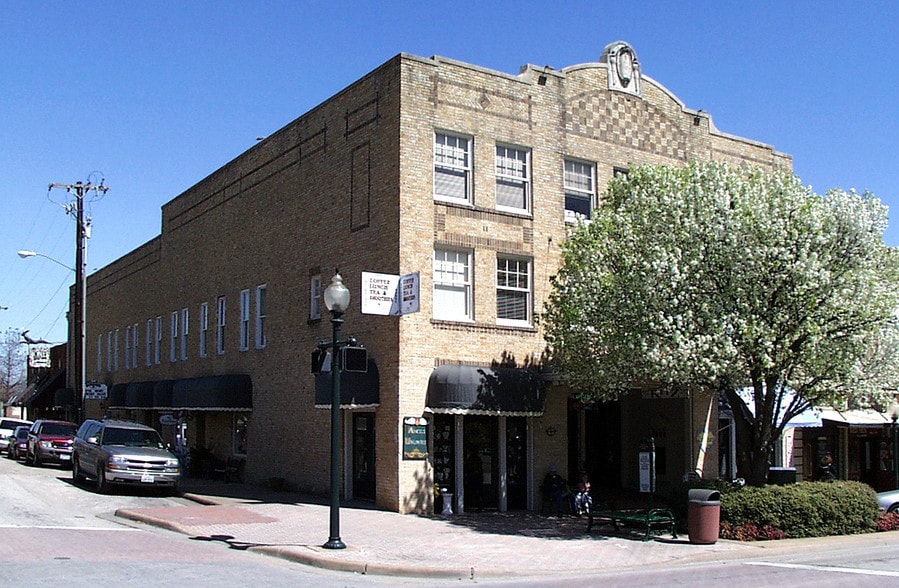 More Photos Of 103 E Virginia St, McKinney Storefront Retail Office For Lease