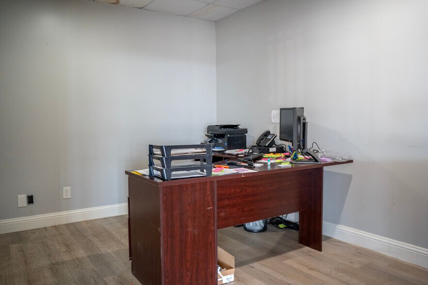 More Photos Of 4925 Avenue H, Rosenberg Warehouse For Lease