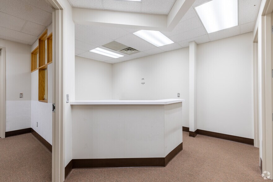 More Photos Of 37300 Dequindre Rd, Sterling Heights Medical For Lease