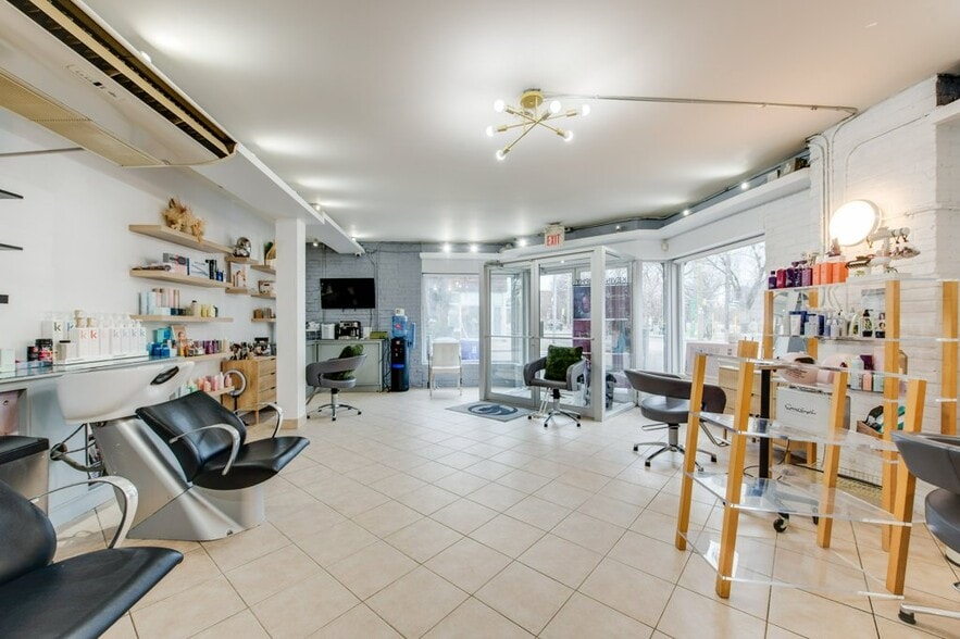 More Photos Of 256 Crawford St, Toronto Storefront Retail Residential For Sale