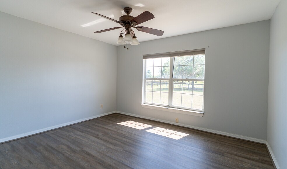 More Photos Of 12219 SW 26th St, Ocala Horse Stables For Sale
