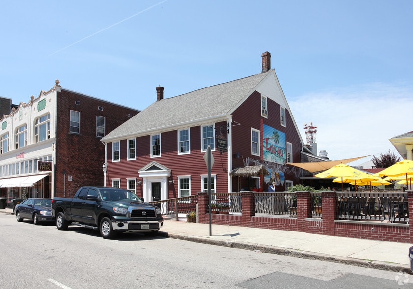 More Photos Of 109-111 Bank St, New London Restaurant For Sale