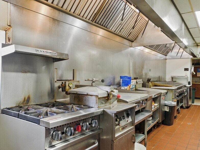 More Photos Of 301 Ellis St, Kewaunee Restaurant For Sale