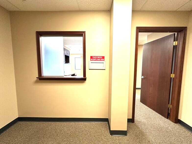 More Photos Of 425 Joliet St, Dyer Office For Sale