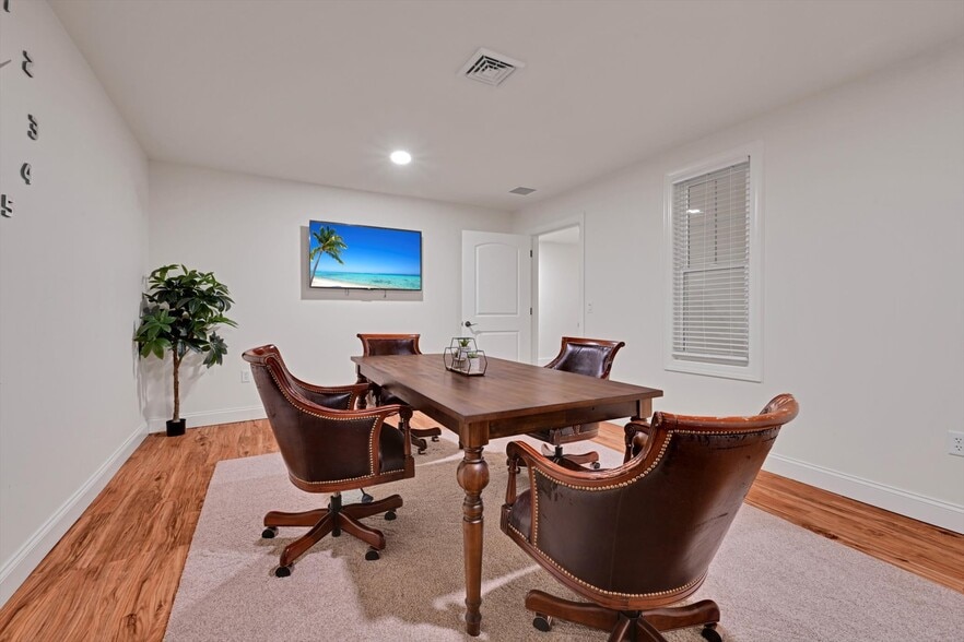 More Photos Of 955 W Main St, Mount Joy Storefront Retail Office For Lease