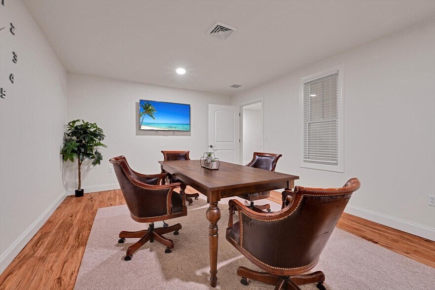 More Photos Of 955 W Main St, Mount Joy Storefront Retail Office For Lease