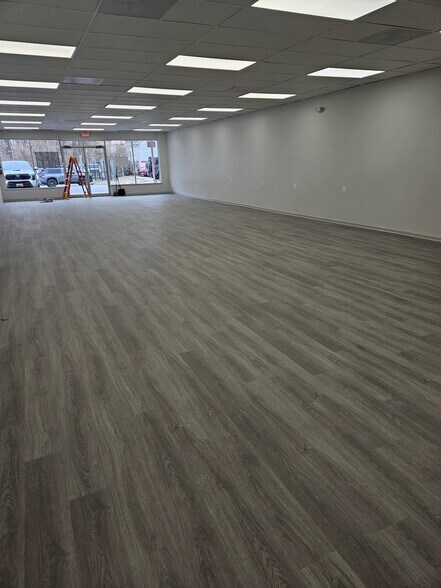 More Photos Of 2179 Defense Hwy, Crofton Storefront For Lease