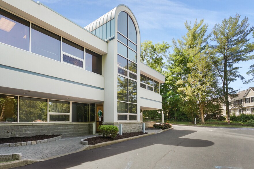More Photos Of 449 N State Rd, Briarcliff Manor Village Medical For Lease