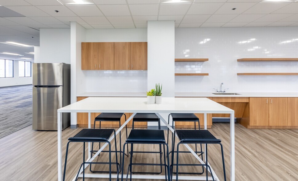 More Photos Of 8407 Wall St, Austin Office For Sale