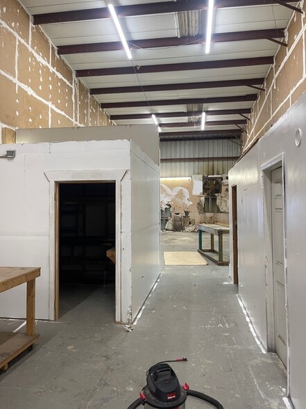 More Photos Of 9161 131st Pl N, Largo Warehouse For Lease