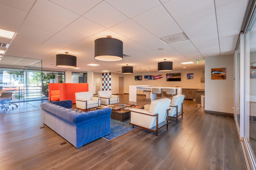 More Photos Of 531 E Bethany Home Rd, Phoenix Office For Sale