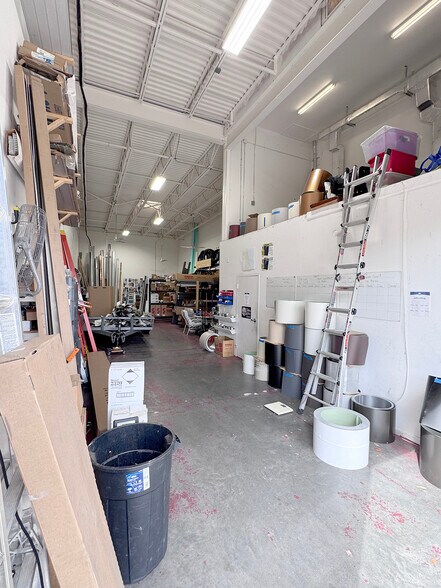 More Photos Of 1520 SE Niemeyer Cir, Port Saint Lucie Warehouse For Lease