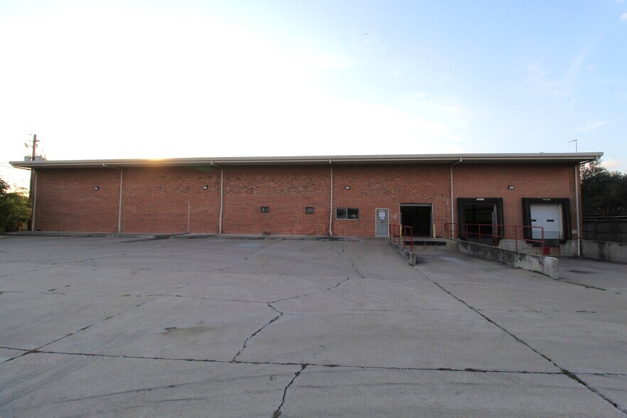 More Photos Of 3701 Mccoll St, McAllen Showroom For Sale