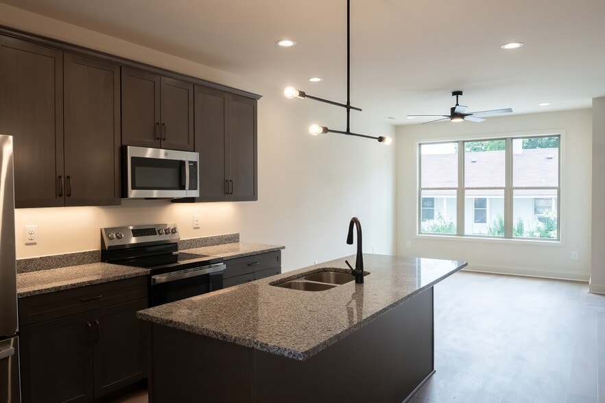 More Photos Of 1001 Cheatham St, Springfield Multifamily For Sale