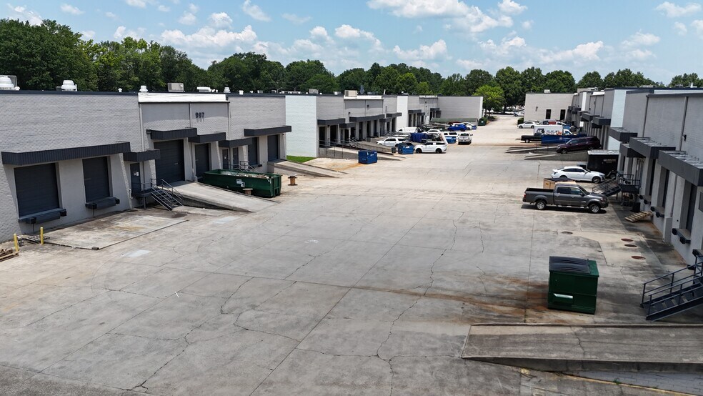 More Photos Of 999 Mansell Rd, Roswell Unknown For Lease