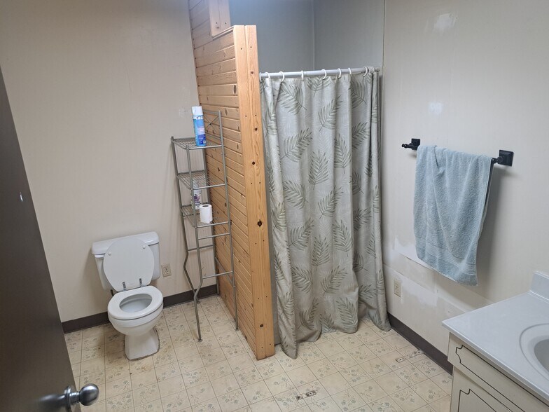 More Photos Of 4602 N US Highway 63, West Plains Flex For Sale
