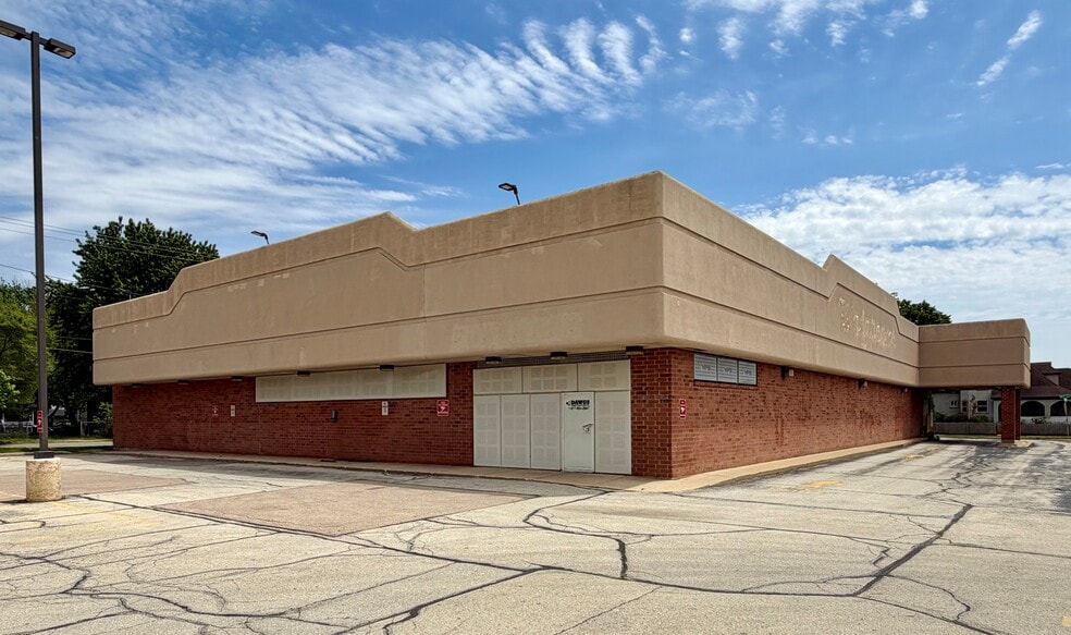 Primary Photo Of 1602 Kishwaukee St, Rockford Freestanding For Lease