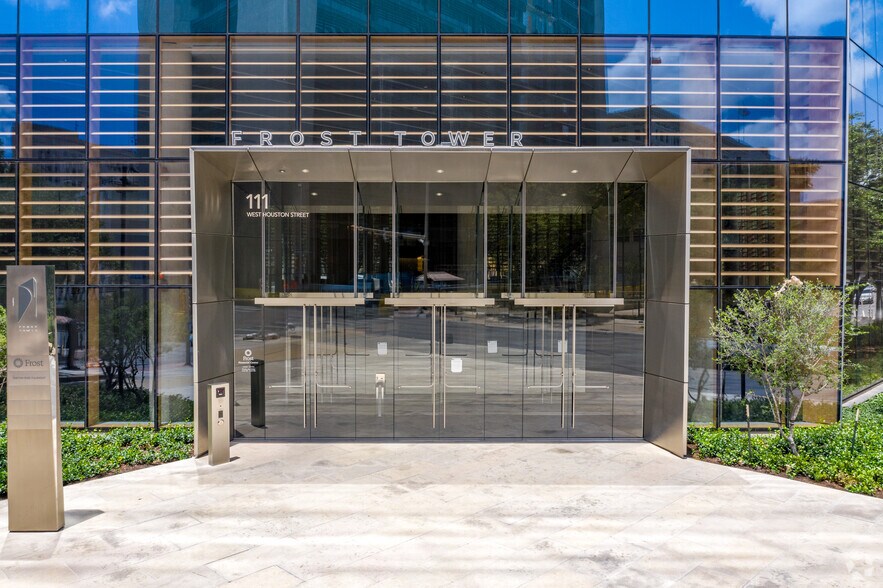 More Photos Of 111 W Houston St, San Antonio Office For Lease