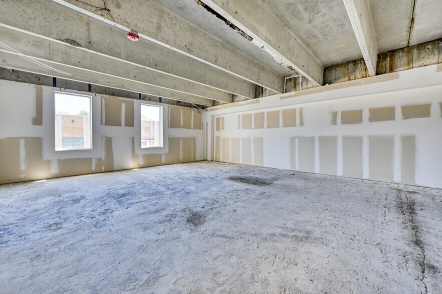 More Photos Of 8282 Western Way Cir, Jacksonville Warehouse For Lease