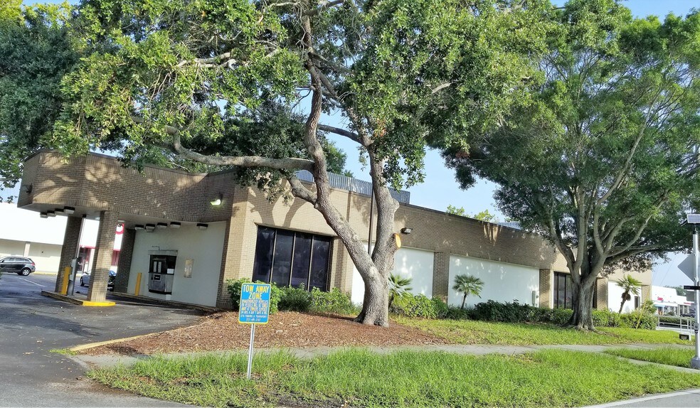 More Photos Of 912-956 Patricia Ave, Dunedin Unknown For Lease