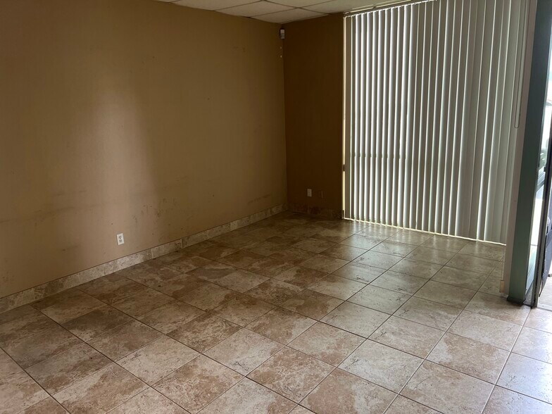 More Photos Of 570 Central Ave, Lake Elsinore Distribution For Sale