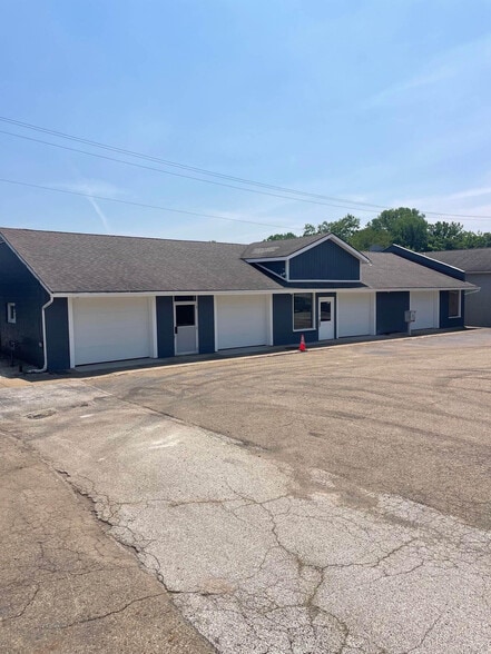 More Photos Of 520 S Prospect Ave, Hartville Flex For Lease