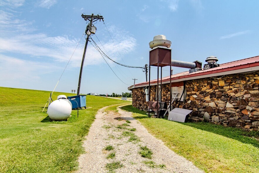 More Photos Of 18400 E B Hwy, Sheldon Flex For Sale