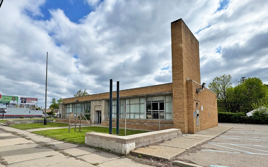 More Photos Of 850 N Telegraph Rd, Dearborn Bank For Sale