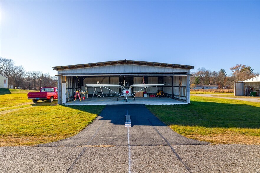 More Photos Of 89 Route 169, Woodstock Airport For Sale