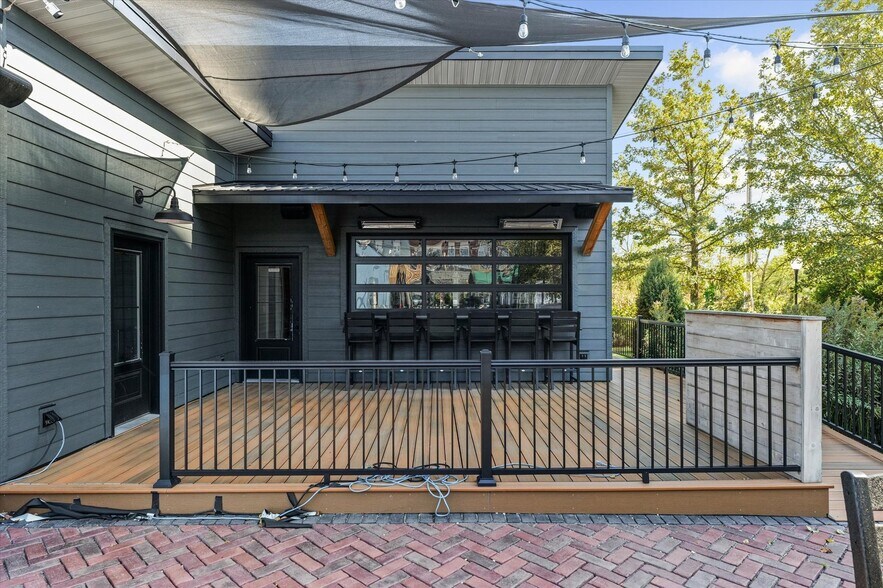 More Photos Of 125 S Market St, Paxton Specialty For Sale